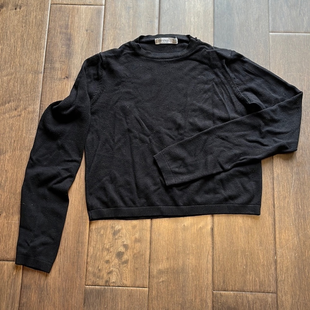 Bershka long sleeve sweater crop top, size XS black